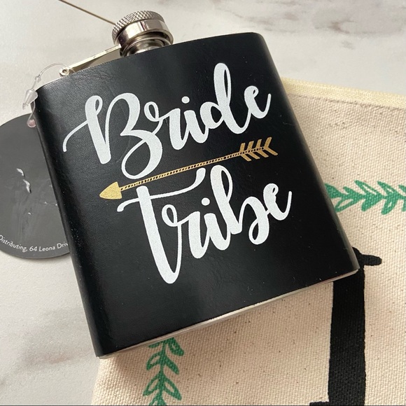 "I DO CREW" Canvas Survival Bag, Flask & Hair Ties - Picture 3 of 10